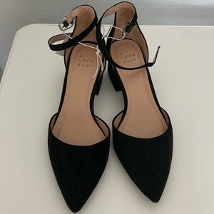 A New Day pointed low heel - NWT